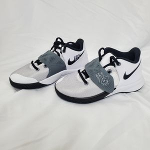 Nike Kyrie Flytrap (BOYS) Basketball Shoes
